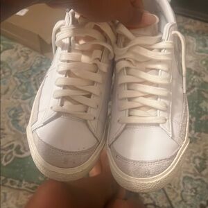 Nike White and Teal Sneakers/ KIDS 7.. WMNS 8.5